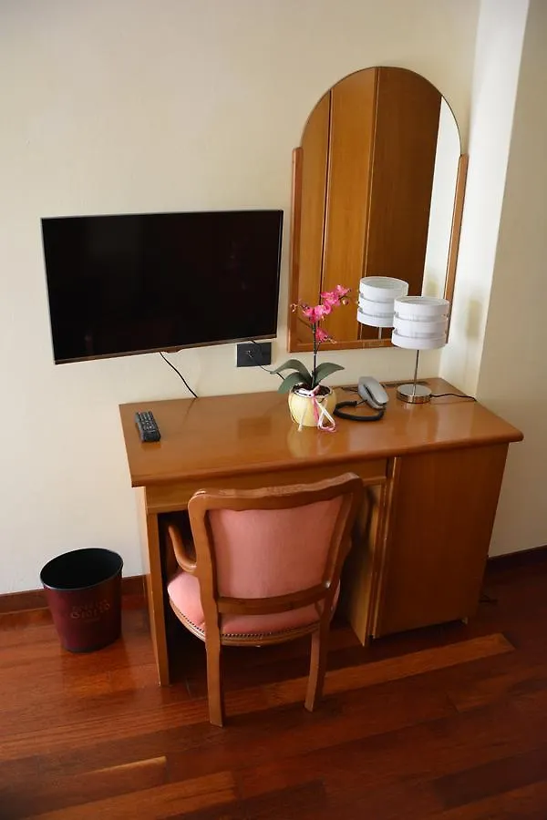 Hotel Giotto Garda   Garda (Verona)