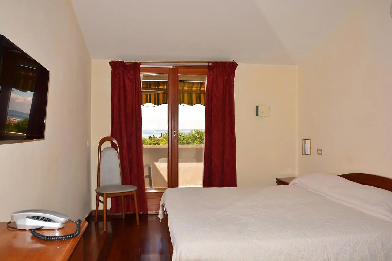 Hotel Giotto Garda  2*, Garda (Verona)